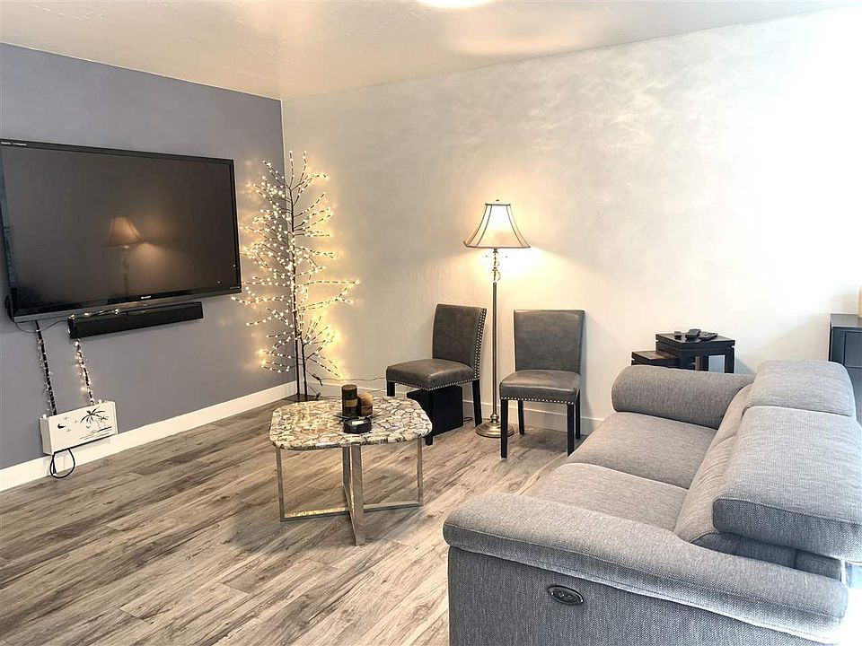 1st image of 311 Del Valle Cir