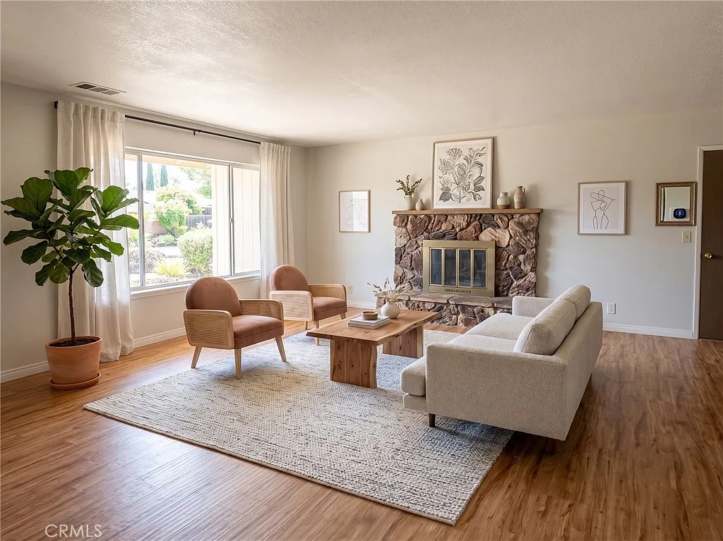 3 bed, 1430 sqft, $2,200 — Photo 2