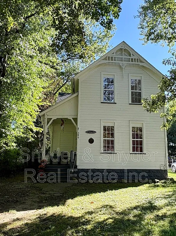 3 bed, 1.0 bath, $650 — Photo 1