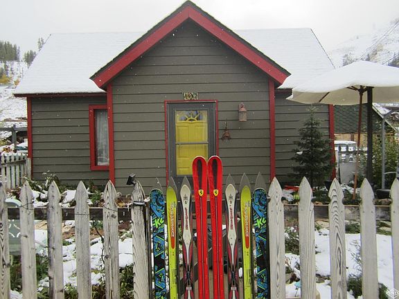 Creative neighbor