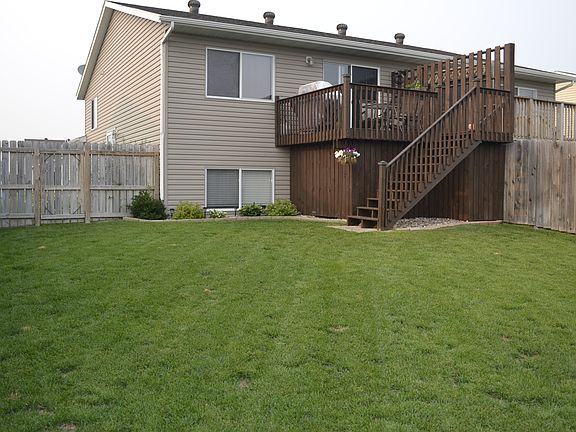 4th image of 1055 42nd Ave W