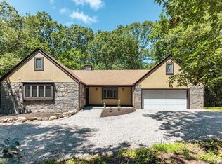 9 King James Dr, East Lyme, CT 06333