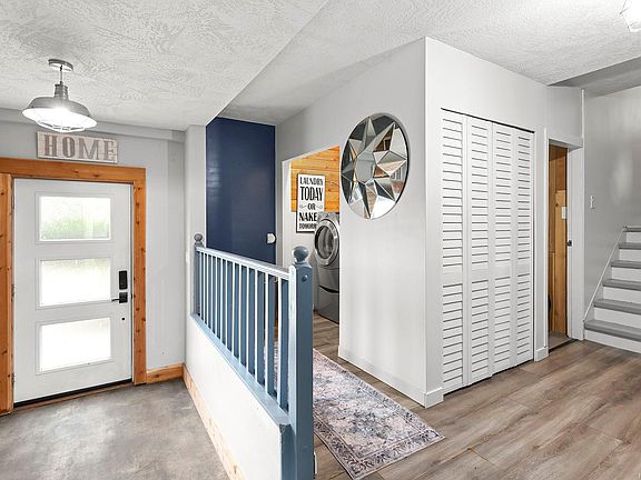 2nd image of 3863 Howard Dr