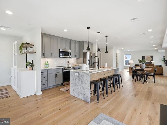5th image of 3922 3rd St NW #2