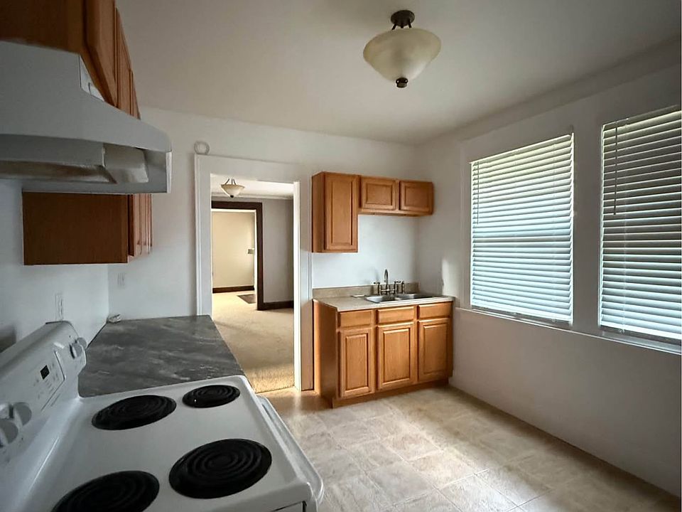 1st image of 2320 Hampshire St #1/2