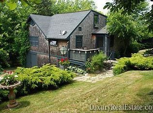 25 Summerfield Ln, Middletown, RI 02842