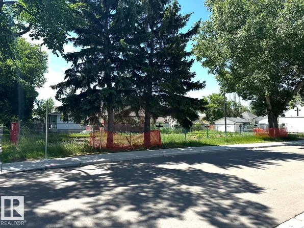 12072 95th St NW, Edmonton, AB T5G 1M7