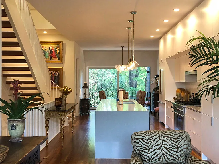 2321 Clark Ave — Photo 6