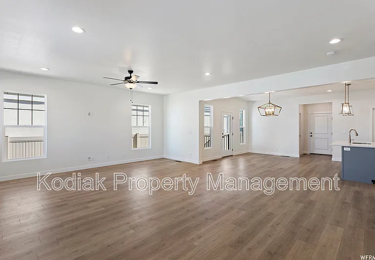 991 W Shoreline Dr — Photo 12
