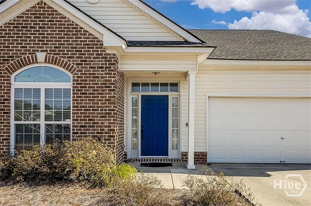 3 bed, 2.5 bath, 2363 sqft, $2,400 — Photo 4