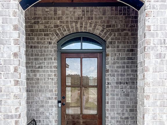 4th image of 201 Chartleigh Cir