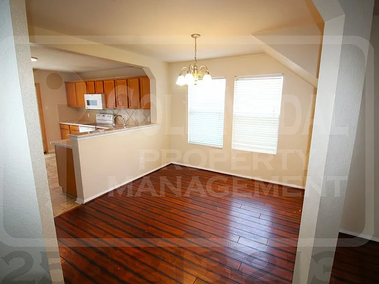505 Perseus Dr — Photo 4