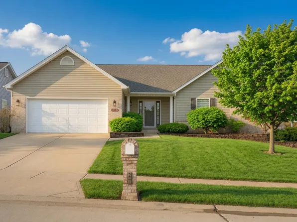 27 Crimson Leaf Ct, Wentzville, MO 63385
