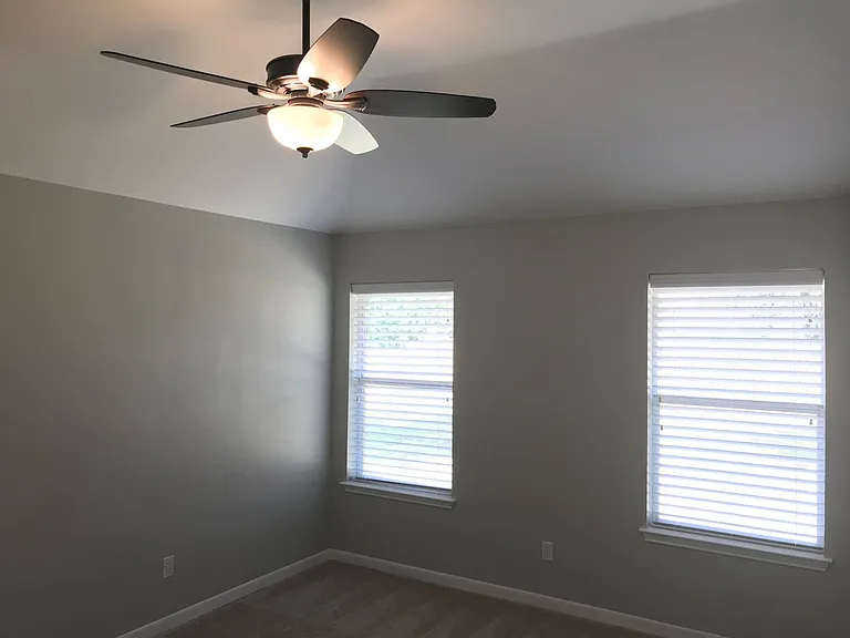 517 Molly Ln — Photo 18