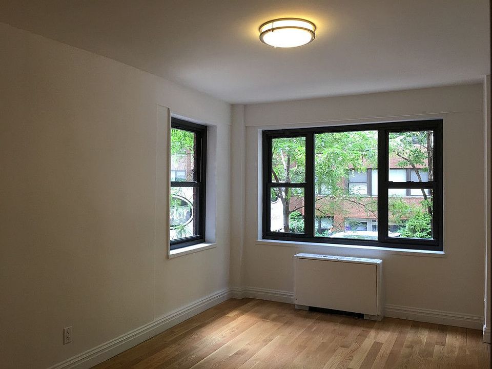2nd image of 20 Beekman Pl APT 9D