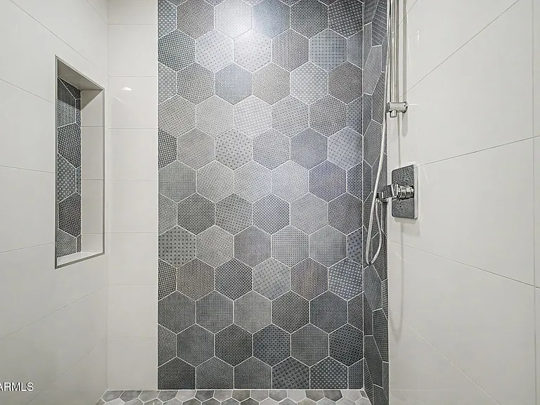 2084 N Sunset Dr — Photo 21