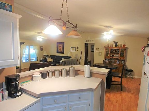 4th image of 251 Oak Trail Dr