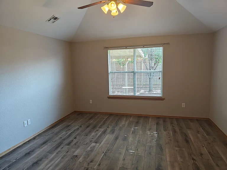 712 McConnell Dr — Photo 5