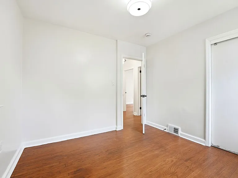 120 Webster Ave — Photo 17