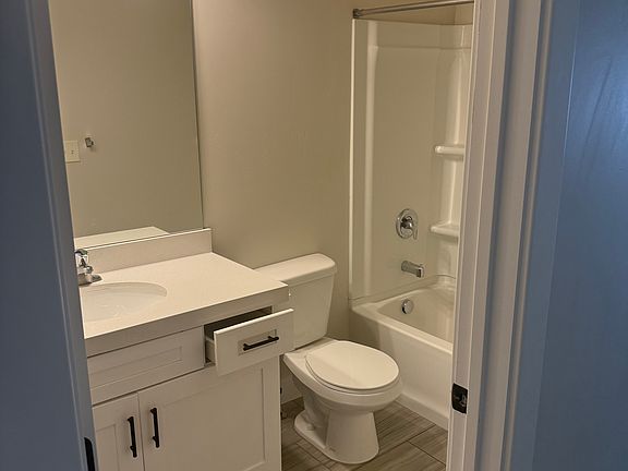 3rd image of 2762 W Lacewood Dr