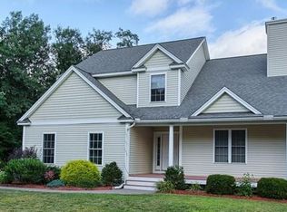 10 Railroad St, Pepperell, MA 01463