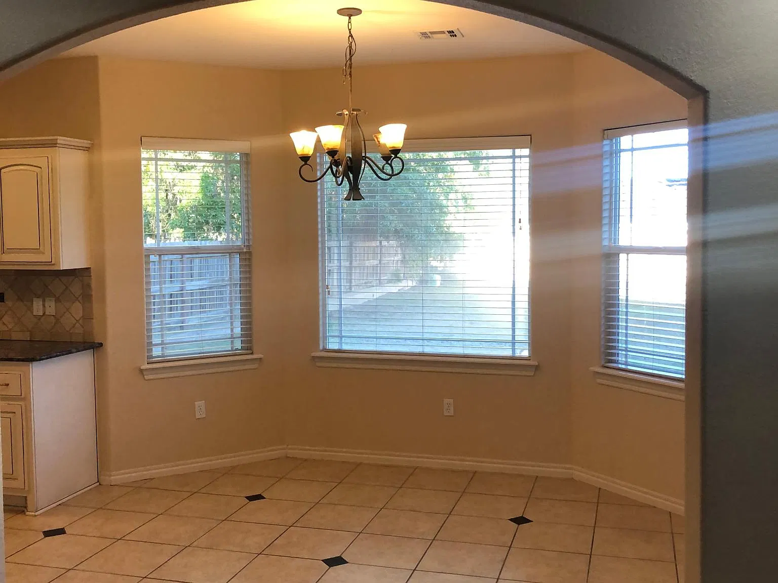 4 bed, 2.5 bath, 2032 sqft, $1,800 — Photo 1