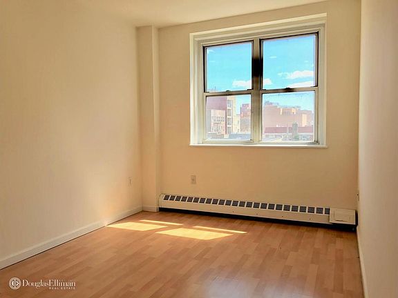 5th image of 2737 27th St APT 4J