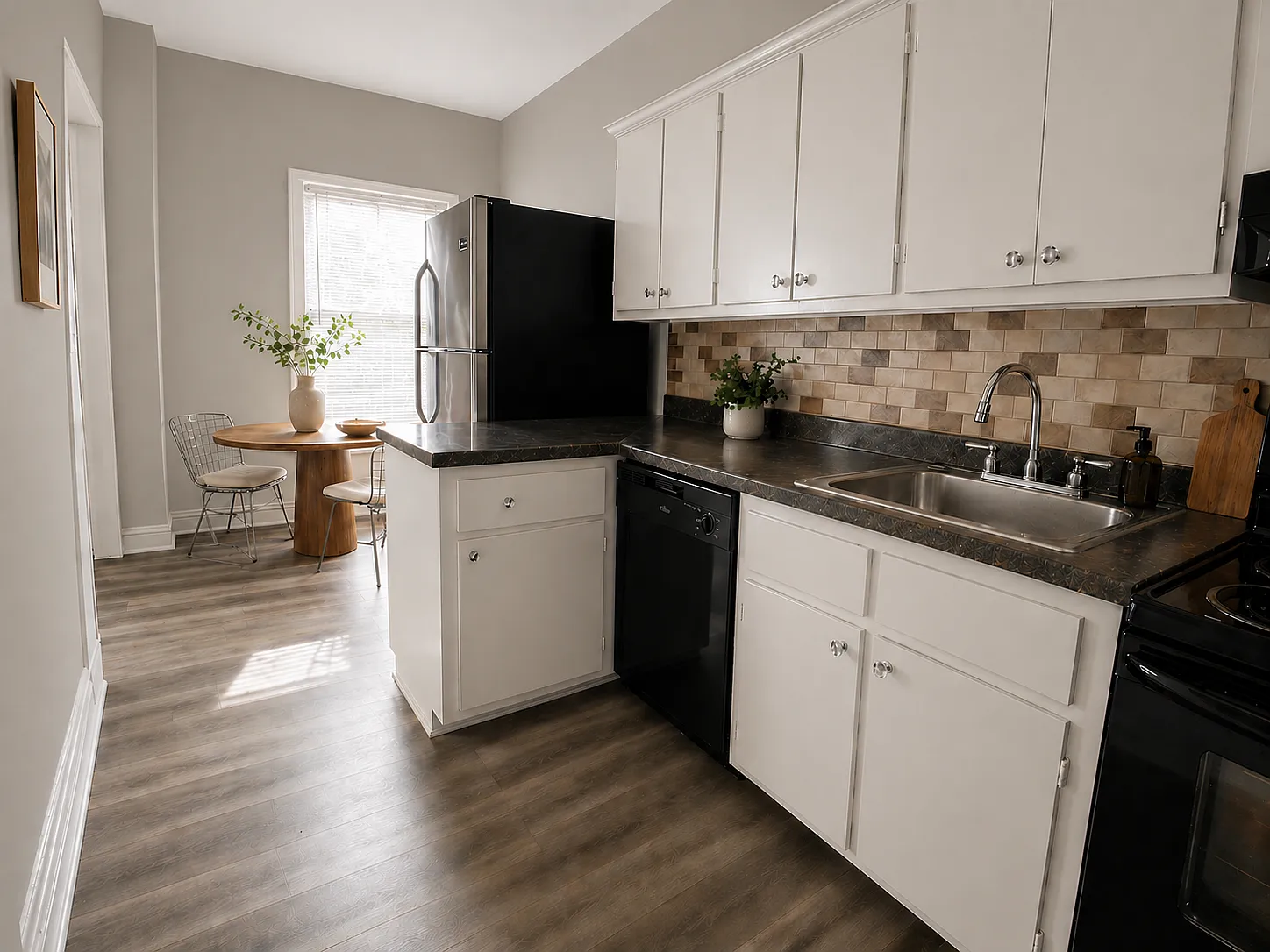 LaSalle Apartments — Photo 3
