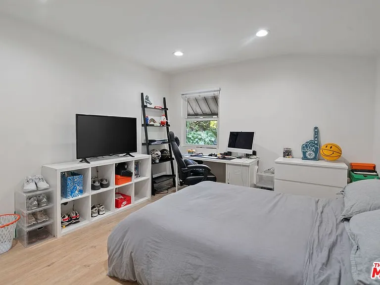 5211 Allott Ave — Photo 13