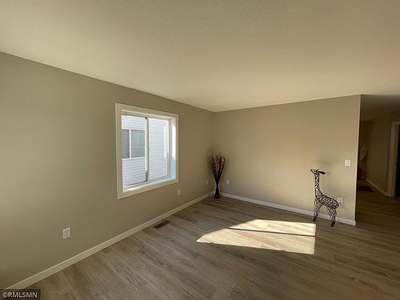 4th image of 215 Moose Horn Dr