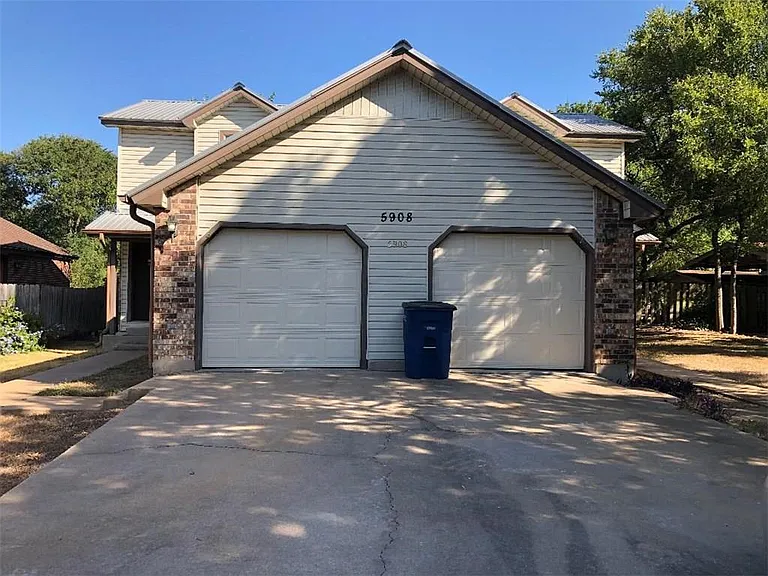 5908 Parkwood Dr #A — Photo 1