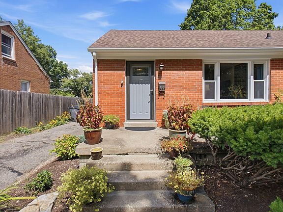 3rd image of 833 Furlong Dr