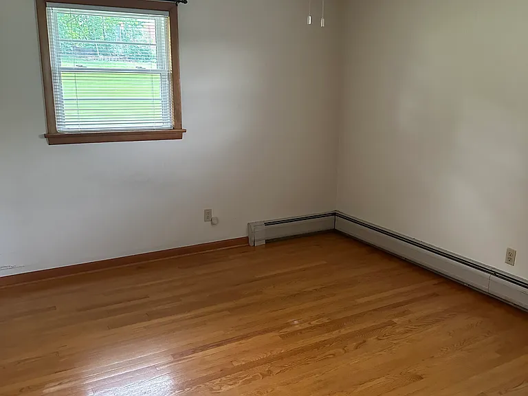 561 Broadview Dr — Photo 10