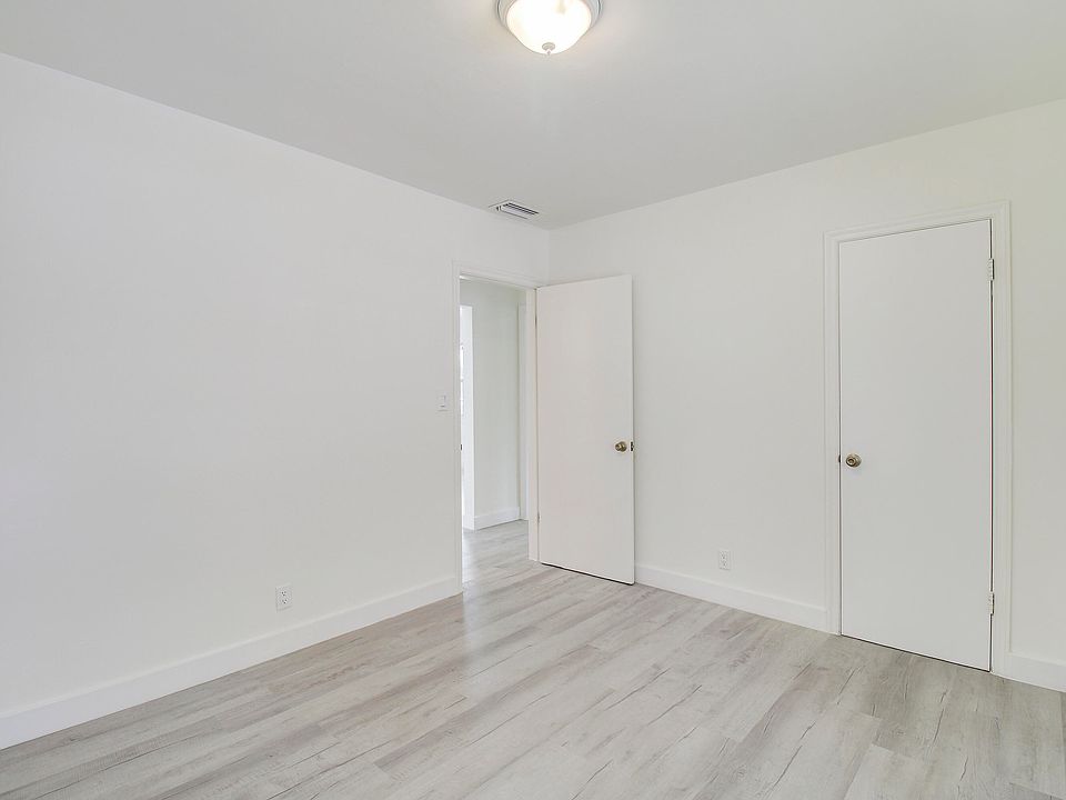 1st image of 527 Jackson Avenue
