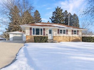 1000 Grant Pl, West Bend, WI 53090