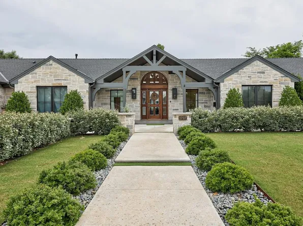 1707 Randel Rd, Nichols Hills, OK 73116