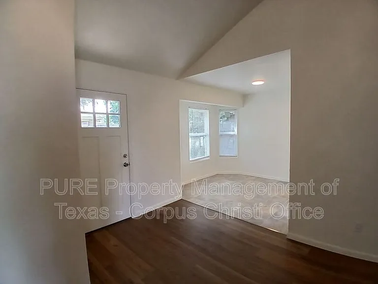 2725 Allencrest Dr — Photo 7