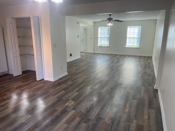 3rd image of 515 Waycross Dr
