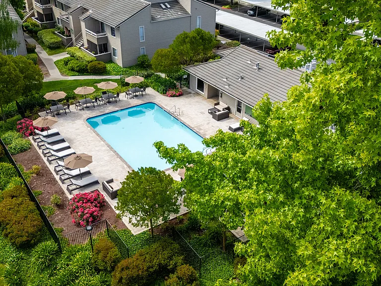 The Seasons Apartments — Photo 31