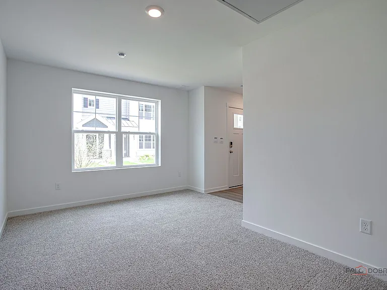 541 Yosemite Way — Photo 6
