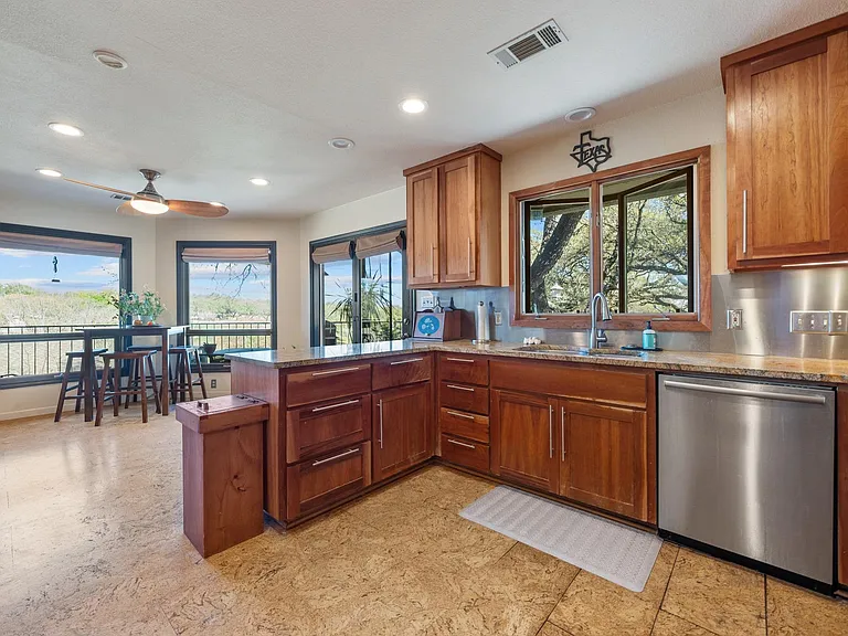 604 Rolling Green Dr — Photo 17