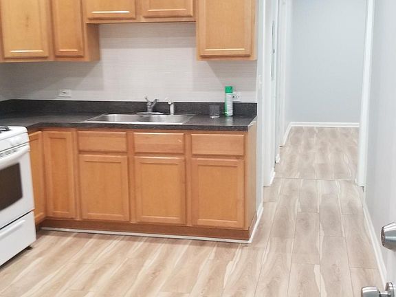 3rd image of 840 N Damen Ave APT 1R