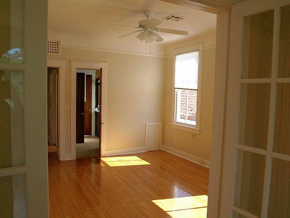 2nd image of 4025 Vincennes Pl