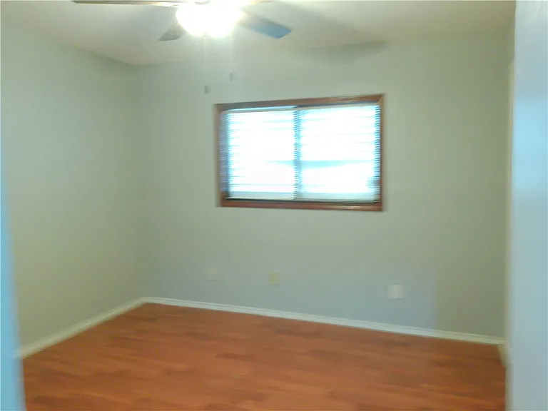 5230 Edinburg Cir — Photo 10