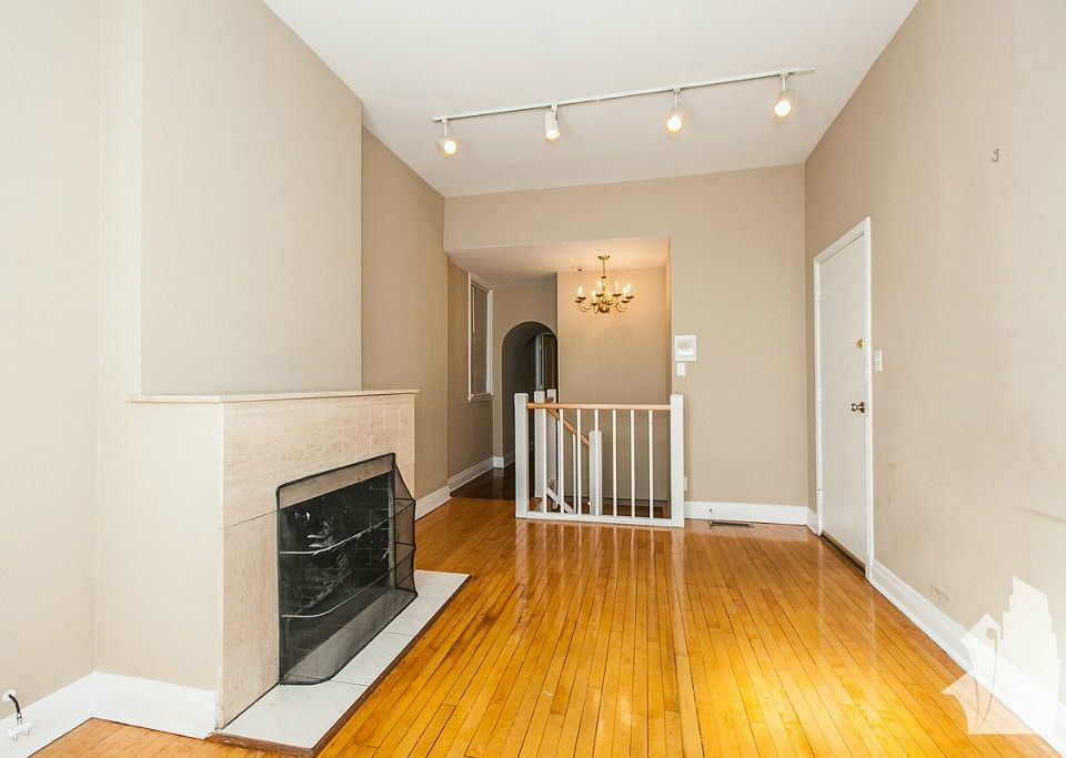 1st image of 1852 N Lincoln Ave #1