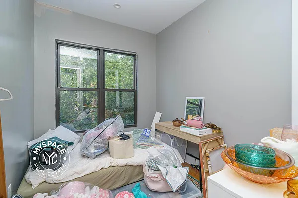 Rented by MySpaceNYC | media 7