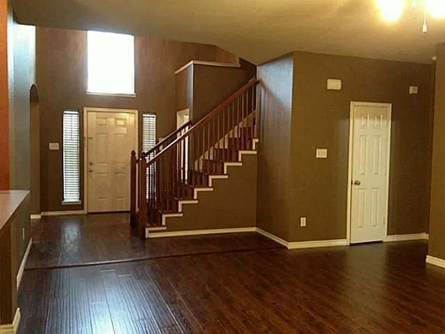 3 bed, 2.5 bath, 2436 sqft, $2,400 — Photo 4