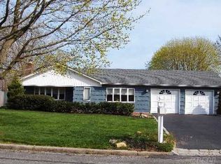 8 Dorothy St, Port Jefferson Station, NY 11776