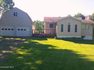 Old Maple Ln, Carbondale, PA 18407