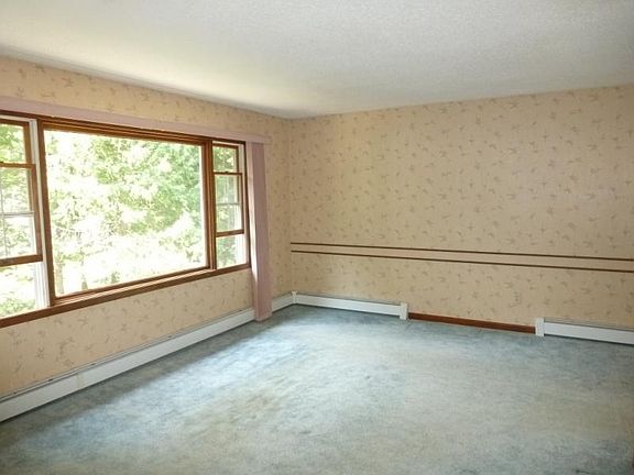 3rd image of 100 Klemens Dr